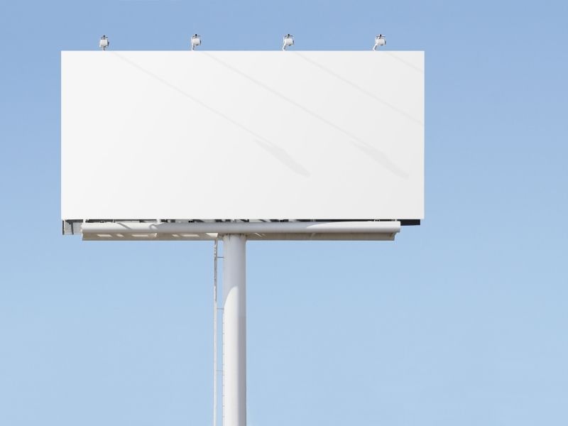 Painel Rodoviário em Ilhota: Visibilidade de Elite no Corredor Têxtil e Turístico do Vale